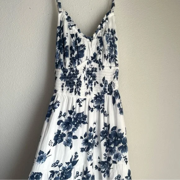 Hollister Blue and White Floral Maxi Dress - Picture 4 of 6